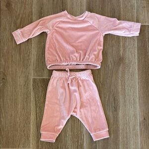 Old Navy Baby Velour Sweat Suit 3-6M